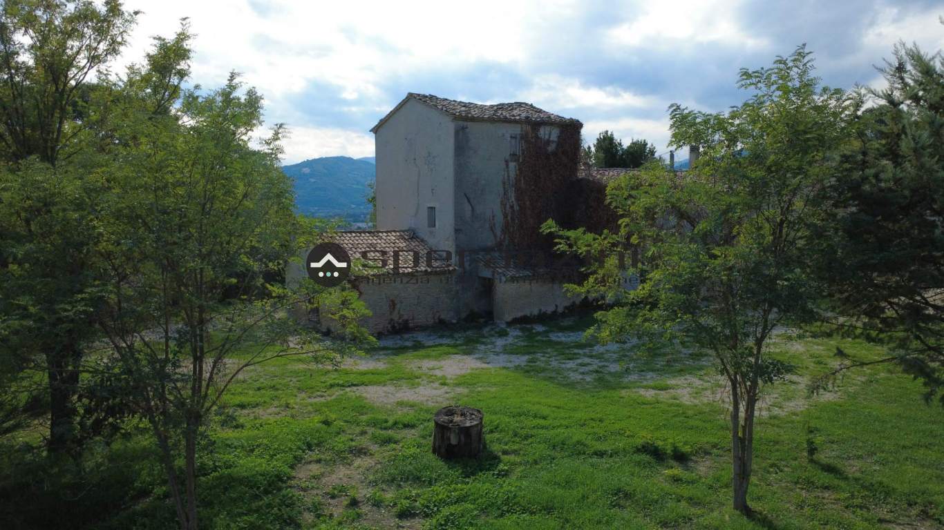 - Fossombrone, rustico-casolare-cascina di 300,00mq in vendita - Rif. RV2339