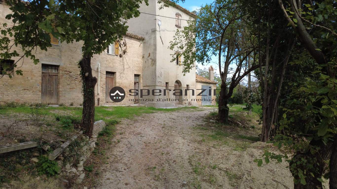 - Fossombrone, rustico-casolare-cascina di 300,00mq in vendita - Rif. RV2339