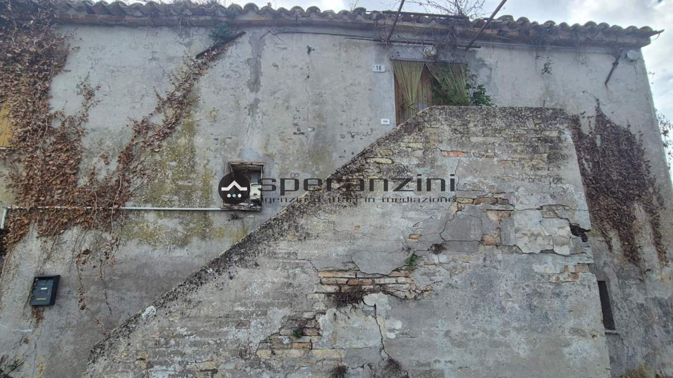 - Fossombrone, rustico-casolare-cascina di 300,00mq in vendita - Rif. RV2339