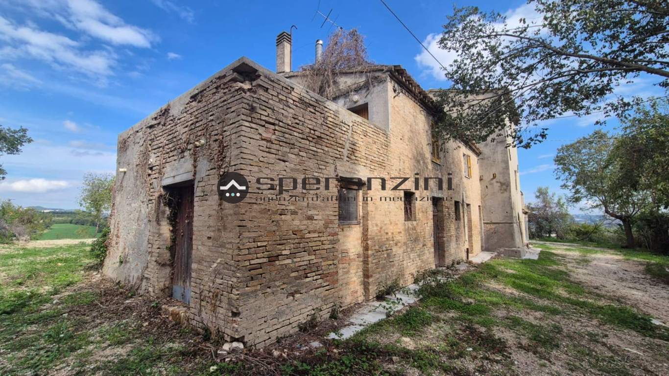 - Fossombrone, rustico-casolare-cascina di 300,00mq in vendita - Rif. RV2339