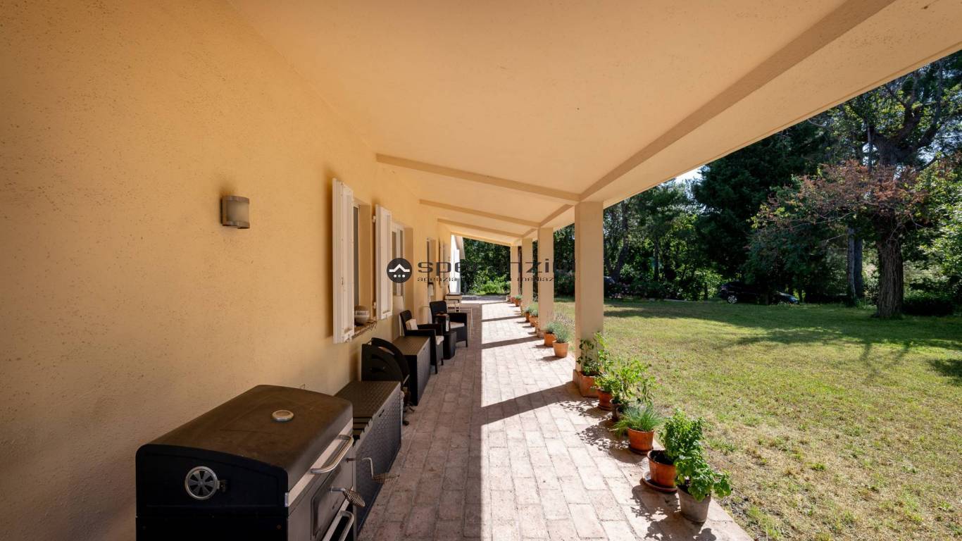 portico