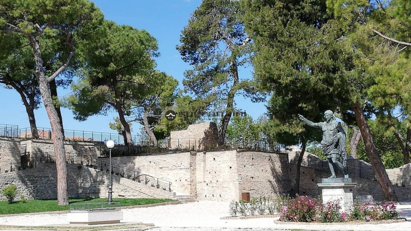 foto generiche - Fano, zona centro storico - locale commerciale negozio di 80,00mq in vendita - Rif. CV1906