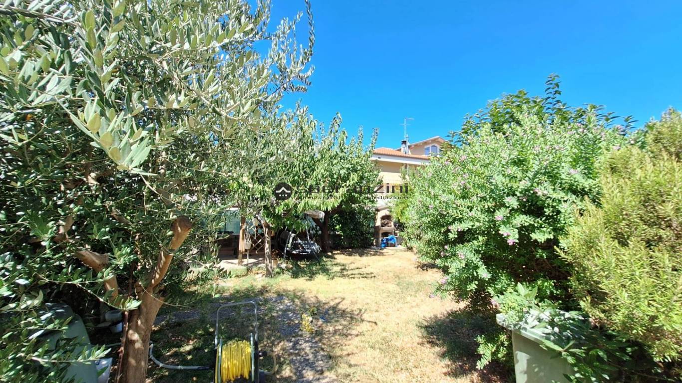 giardino - Fano, zona vallato - bifamiliare di 303,00mq in vendita - Rif. RV2112