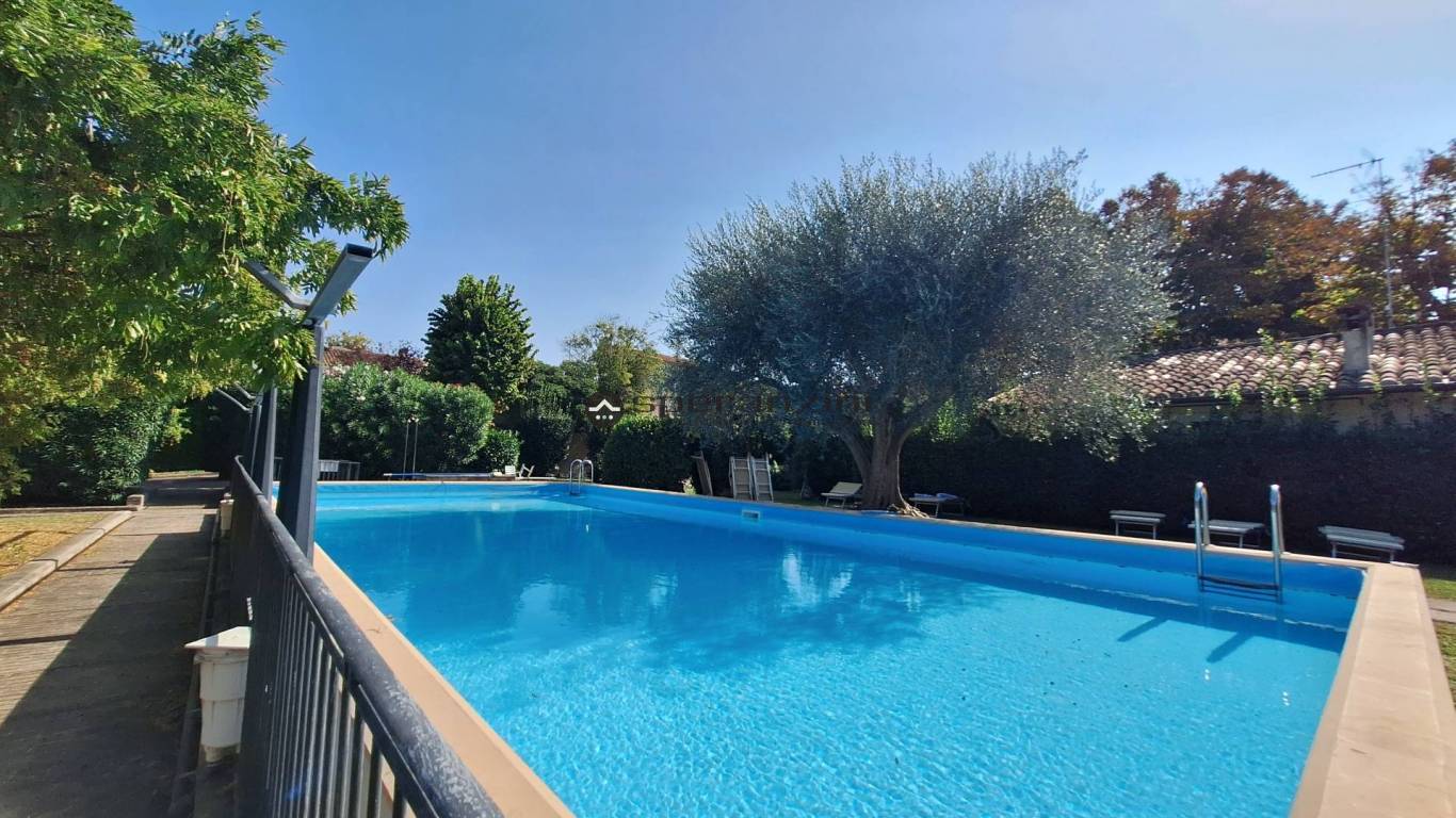 piscina condominiale