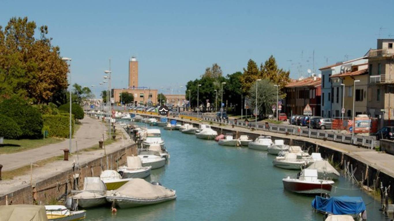 foto generiche - Fano, zona mare - lido - garage-box auto-posto auto di 19,00mq in vendita - Rif. RV2097