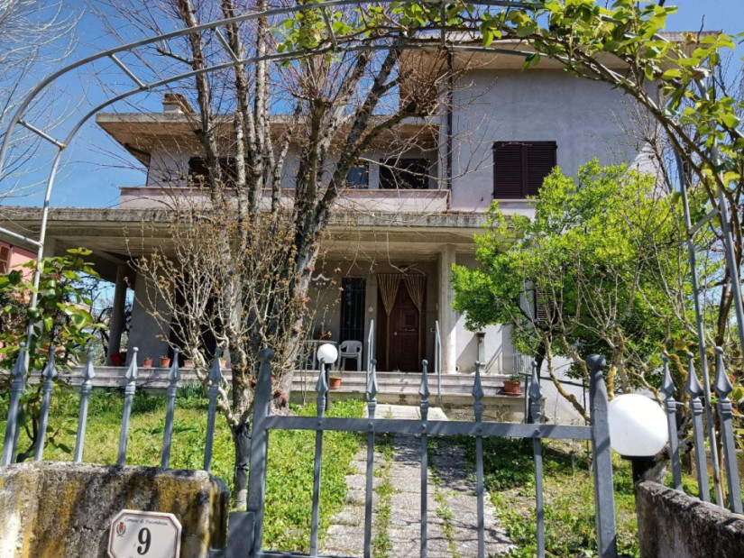 casa - Fossombrone, zona isola di fano - unifamiliare casa singola di 243,00mq in vendita - Rif. RV1570