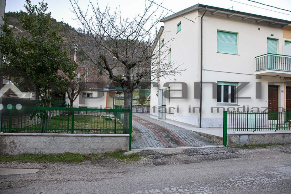 contesto - Fermignano, unifamiliare semindipendente di 131,00mq in vendita - Rif. RV1589